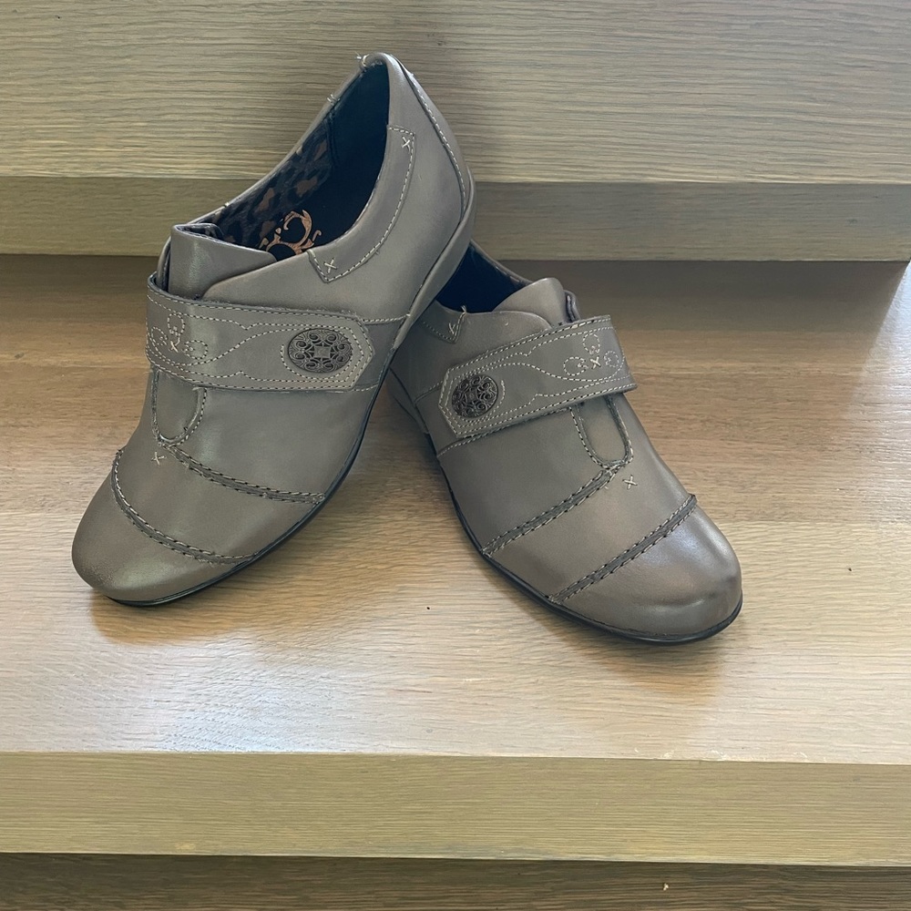 Aetrex Corinne Monk Strap with MEDIUM Width in Grey *Brand New In Box*